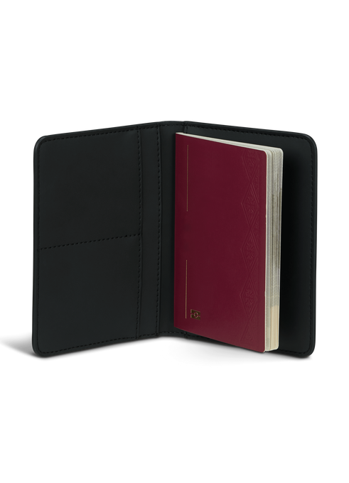 Lipault Lost In Berlin Passport cover Noir